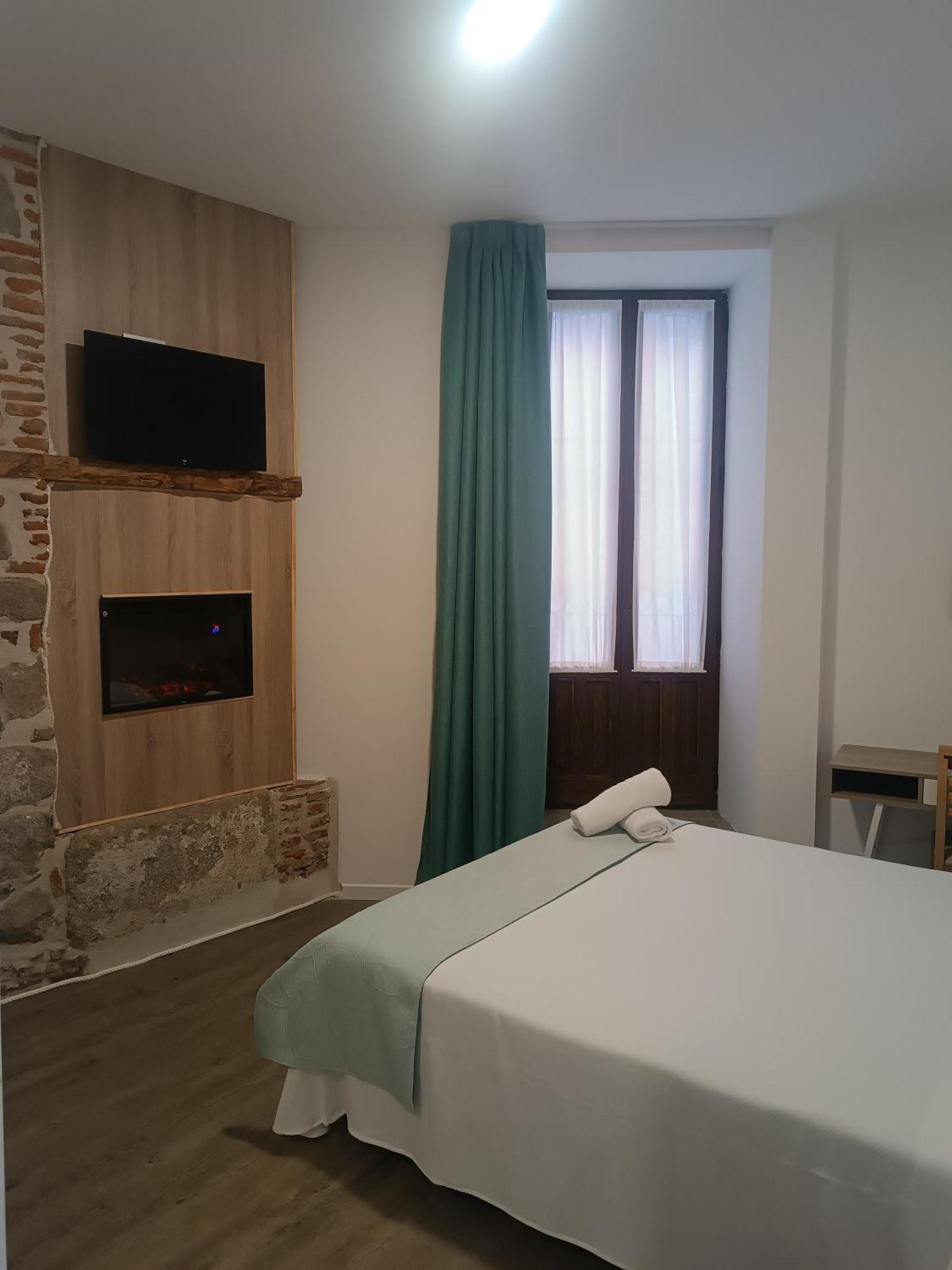 Apartamentosturisticos Avila Puerta Del Alcazar 0-1 المظهر الخارجي الصورة