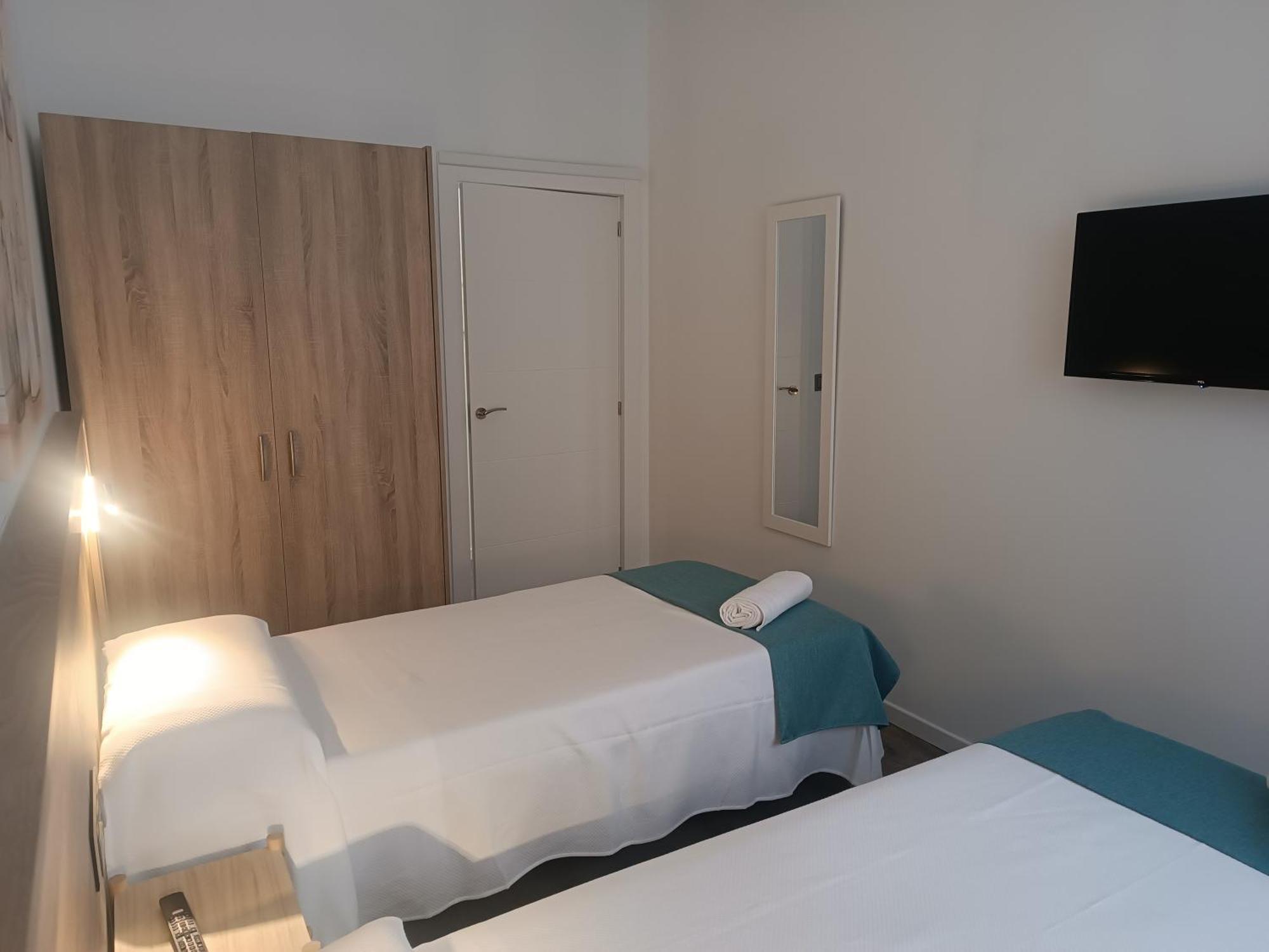 Apartamentosturisticos Avila Puerta Del Alcazar 0-1 المظهر الخارجي الصورة